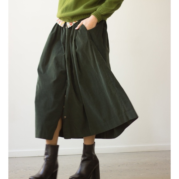 Gorgeous dark green fine corduroy midi skirt from Ralph Lauren from the 80s. But - Picture 13 of 13